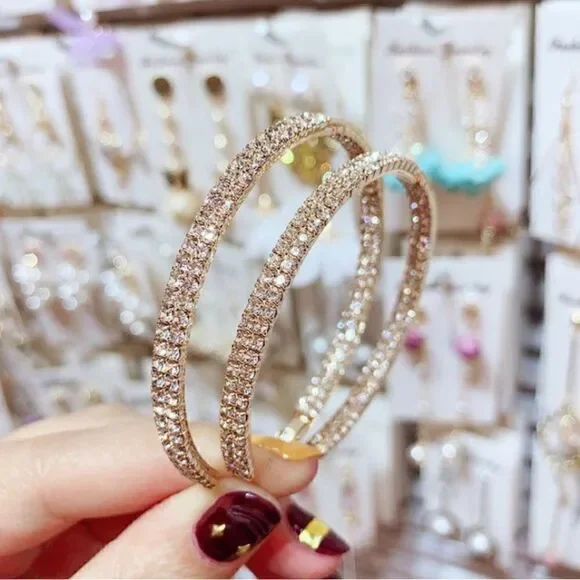 💕 Sparkling & stunning rhinestone goldtone hoops 💕 - Picture 3 of 7
